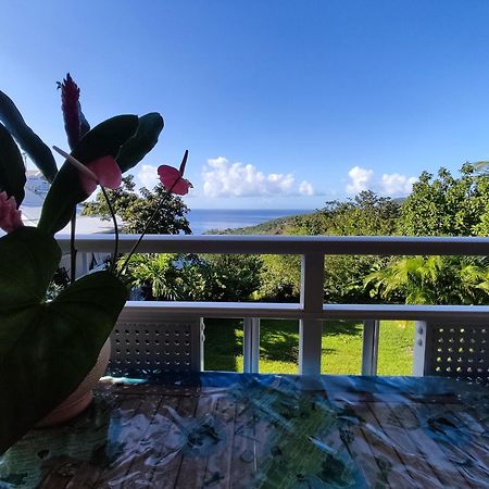 Bungalow With Sea View In Деше Экстерьер фото